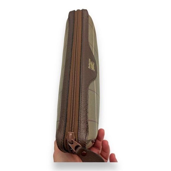 Burberry clutch